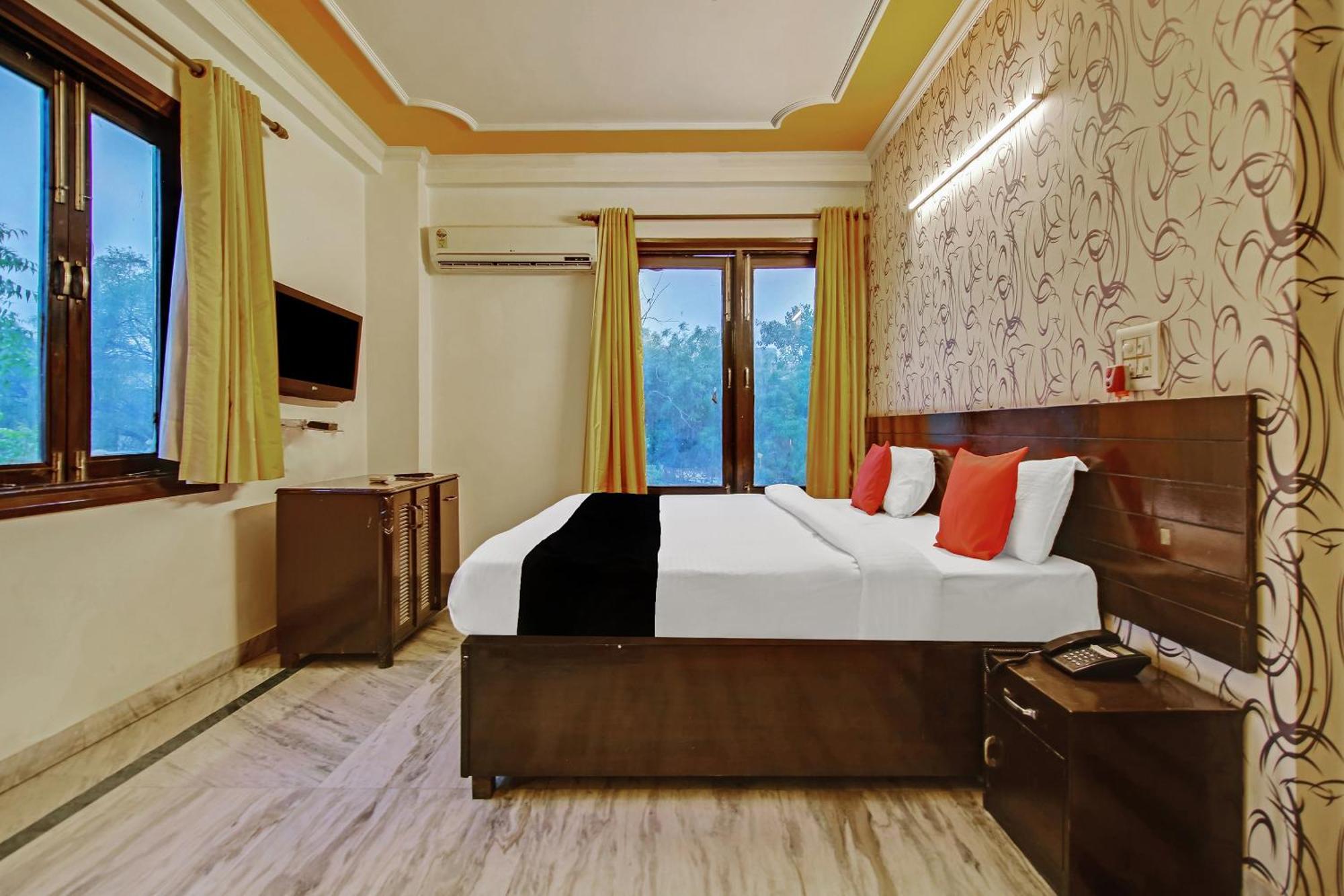 Capital O Tipsyy Near Aravali Biodiversity Park Gurgaon Eksteriør bilde